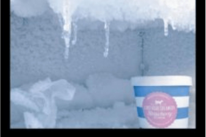 AKO VAM SE LED NAKUPLJA U ZAMRZIVAČU, SAMO UBACITE OVU NAMIRNICU: Nestaće kao rukom odnešen - featured image