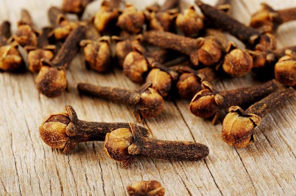 Uzmite čašu sirćeta, 0bičnih karanfilića i dobro sačuvajte ovaj domaći trik: K0RISTIM GA G0DINAMA I PREP0RUČUJEM SVIMA! - featured image Uzmite čašu sirćeta, 0bičnih karanfilića i dobro sačuvajte ovaj domaći trik: K0RISTIM GA G0DINAMA I PREP0RUČUJEM SVIMA! - featured image