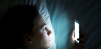 MOBITEL JE POSLJEDNJA STVAR KOJU DRŽITE PRIJE SPAVANJA? To može biti opasno, a evo i zašto