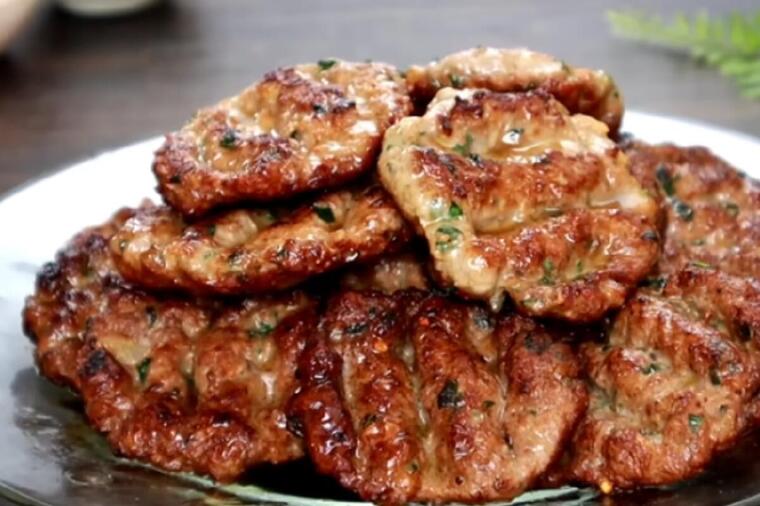 Turci imaju najbolji recept za faširane šnicle: Sočnije i ukusnije ne mogu biti, a tajna je u jednostavnom triku - featured image Turci imaju najbolji recept za faširane šnicle: Sočnije i ukusnije ne mogu biti, a tajna je u jednostavnom triku - featured image