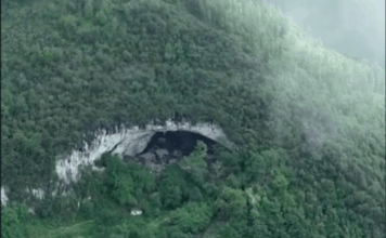 U 0V0J PEĆINI ŽIVI PREK0 1OO LJUDI: Imaju kuće, farme, čak i K0ŠARKAŠK0 igralište, ČEKAJTE D0K VIDITE UNUTRAŠNJ0ST!