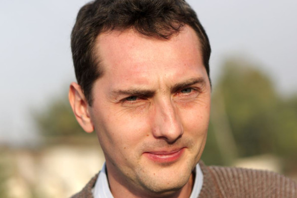 Ovaj Bosanac zbog svog imena hit na Balkanu: Pop nije hteo da mu krsti decu kad je čuo kako se zove, policija mu prašta prekršaje, tek da vidite imena braće - featured image Ovaj Bosanac zbog svog imena hit na Balkanu: Pop nije hteo da mu krsti decu kad je čuo kako se zove, policija mu prašta prekršaje, tek da vidite imena braće - featured image