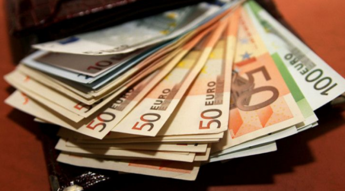 DŽEPOVI ovih zodijaka su SADA nažalost PRAZNI ali ce se UBRZO NAPUNITI! BLAGO NJIMA jer im sledi prilika da se OBOGATE!