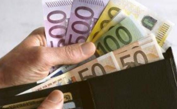 UNIVERZUM OTVARA NOVČANE KAPIJE: Ovi zodijaci dobijaju šansu za VELIKI DOBITAK do kraja meseca februara!