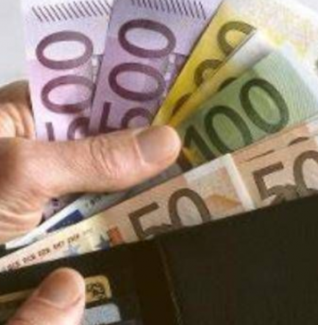 UNIVERZUM OTVARA NOVČANE KAPIJE: Ovi zodijaci dobijaju šansu za VELIKI DOBITAK do kraja meseca februara!