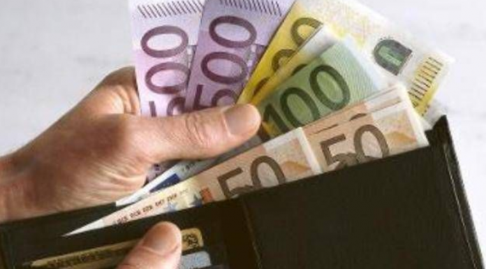 UNIVERZUM OTVARA NOVČANE KAPIJE: Ovi zodijaci dobijaju šansu za VELIKI DOBITAK do kraja meseca februara!