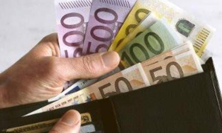 UNIVERZUM OTVARA NOVČANE KAPIJE: Ovi zodijaci dobijaju šansu za VELIKI DOBITAK do kraja meseca februara!